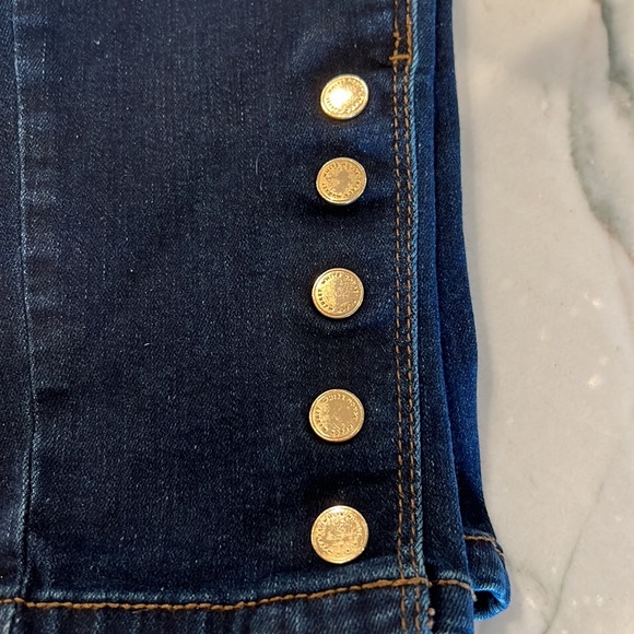 WHBM The Skimmer Jeans with Decorative Buttons at the Legs. - Picture 6 of 8